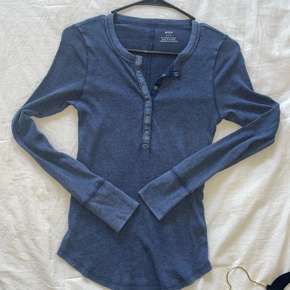 Aerie Henley size Small